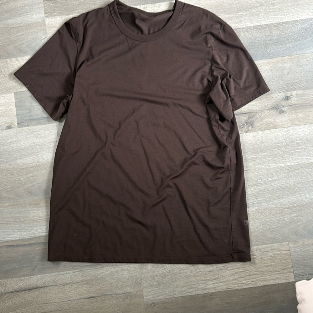 Lululemon men’s fundamental in espresso M
